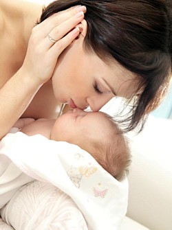 Una Mamma con il Suo Bambino neonato